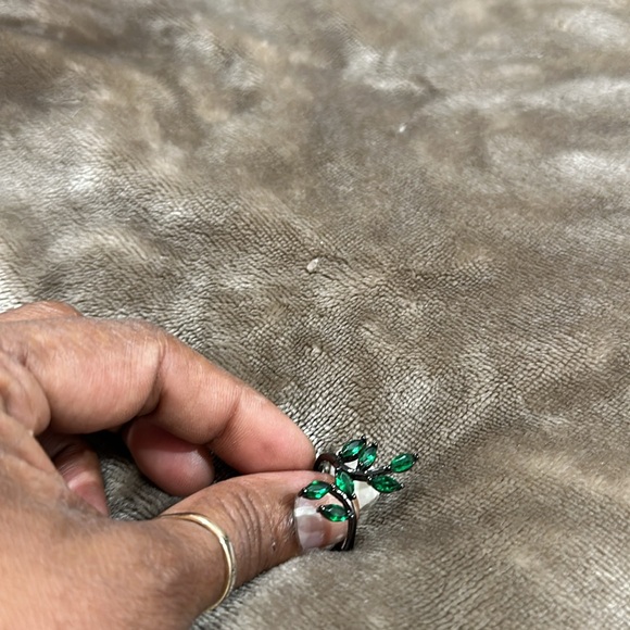 Ring size 8 - Picture 4 of 6